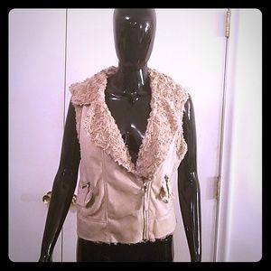 ASHLEY TAN VEST WITH FAUX FUR INSIDE.
